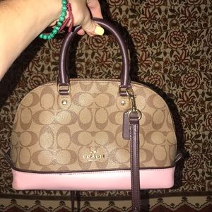 Coach shoulder strap purse🌈